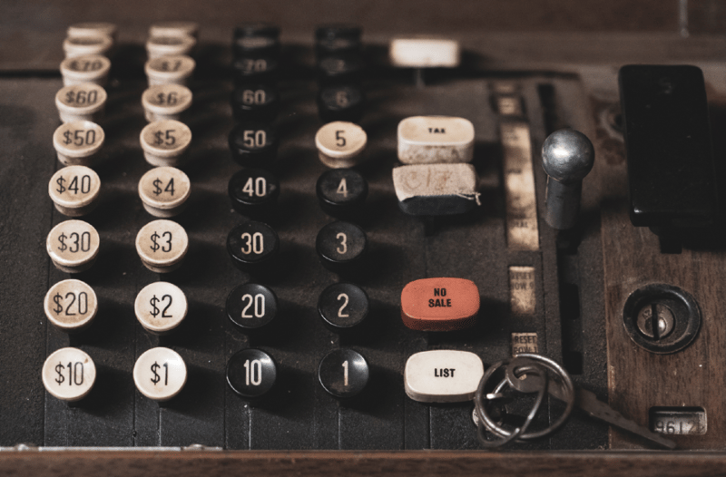 Crunching numbers hosting website wp Dan-meyers-unsplash